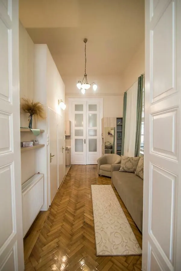 Suzy Apartman Eger