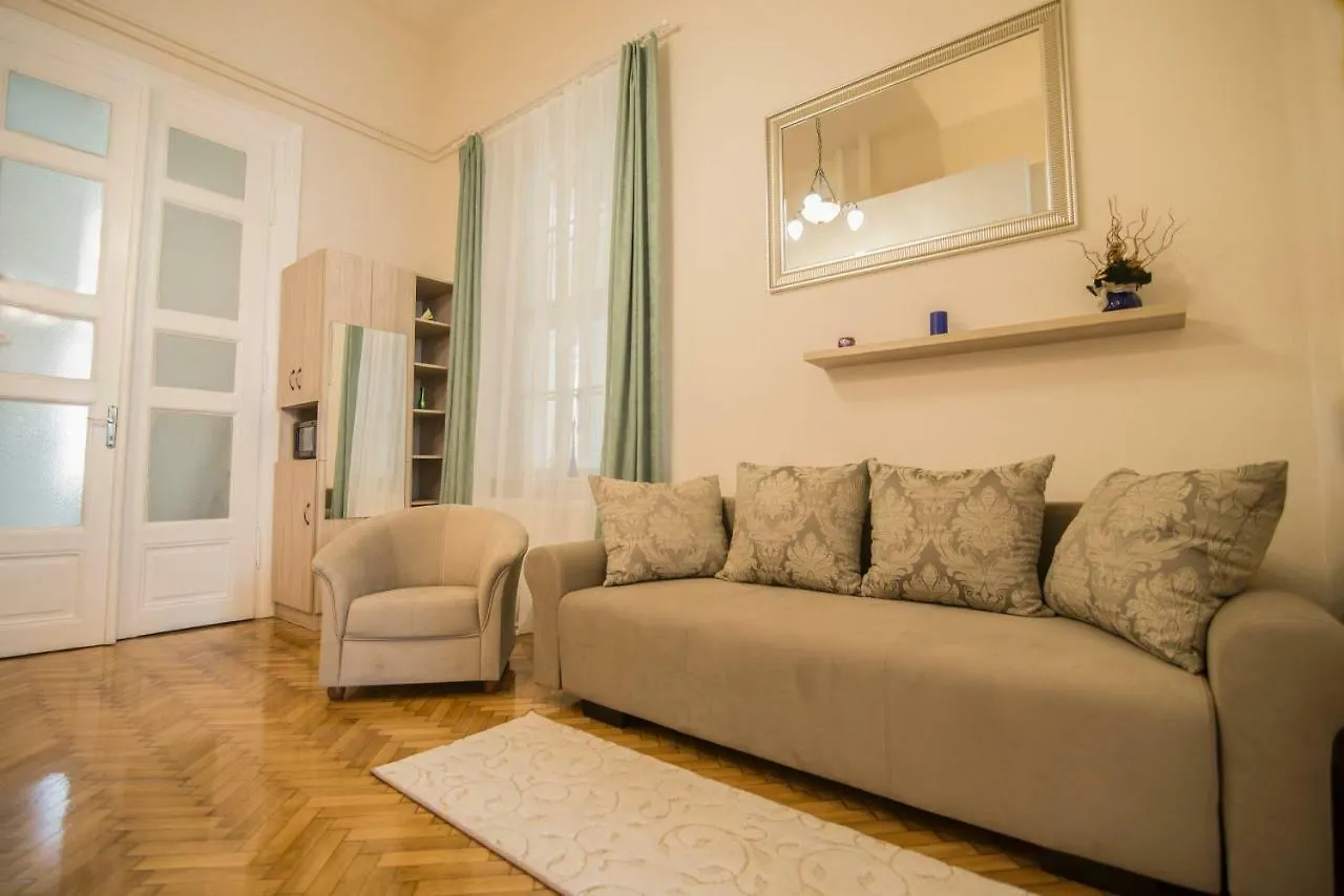 Suzy Apartman Eger