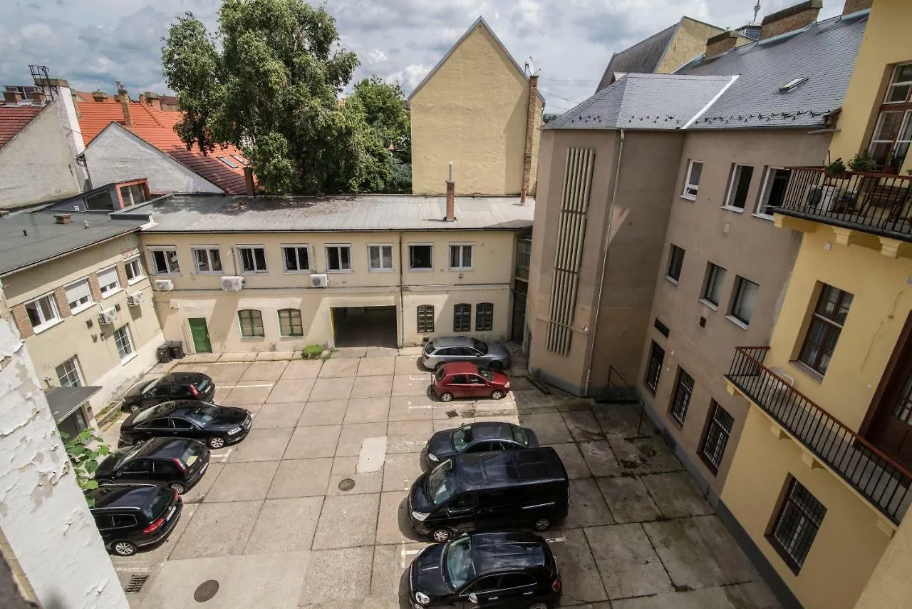 Suzy Apartman Eger 0*,